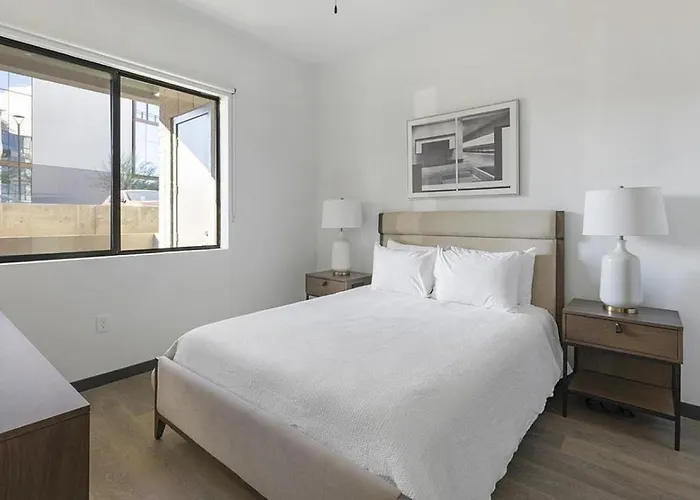 Apartment Landing Modern With Amazing Amenities *