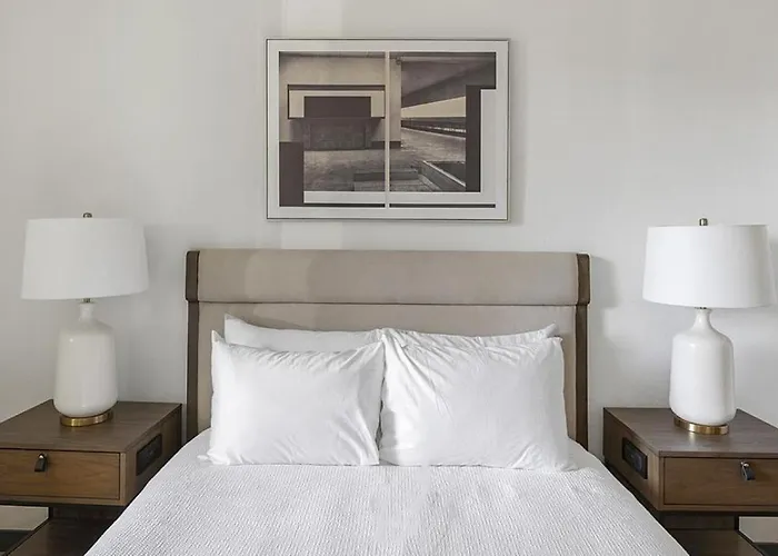 Apartment Landing Modern With Amazing Amenities