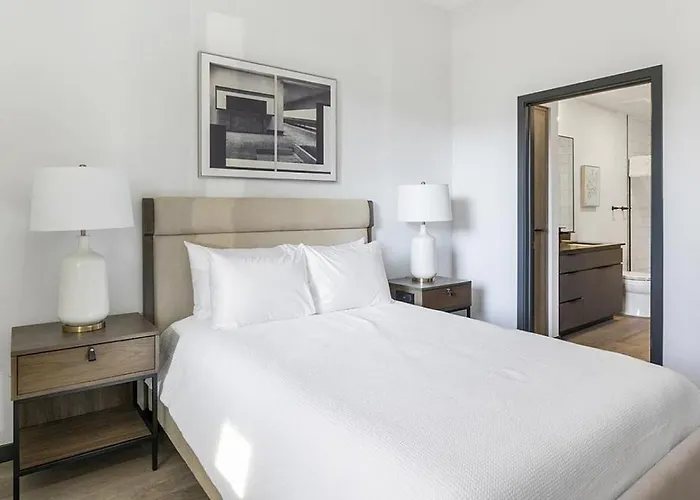 Landing Modern With Amazing Amenities Apartment