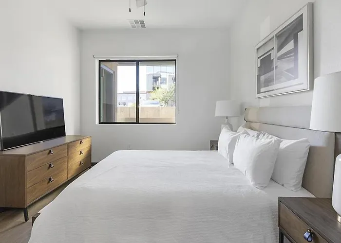 Landing Modern With Amazing Amenities Apartment