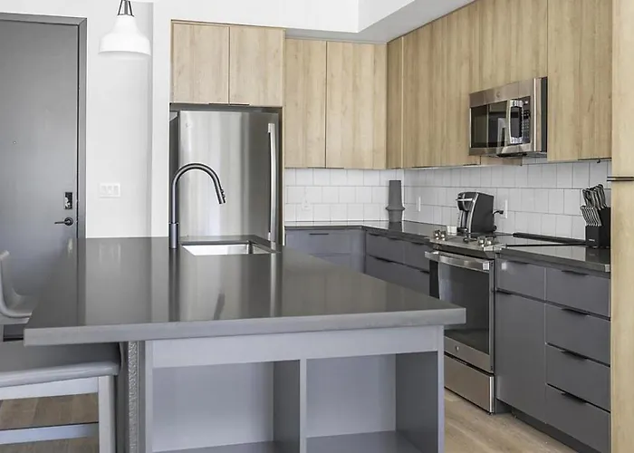 Apartment Landing Modern With Amazing Amenities *