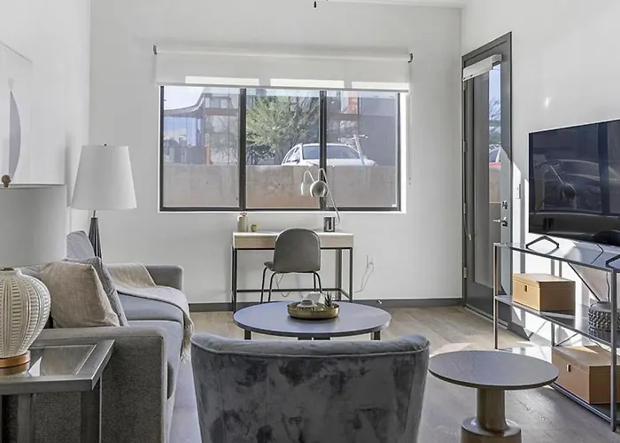 Apartment Landing Modern With Amazing Amenities